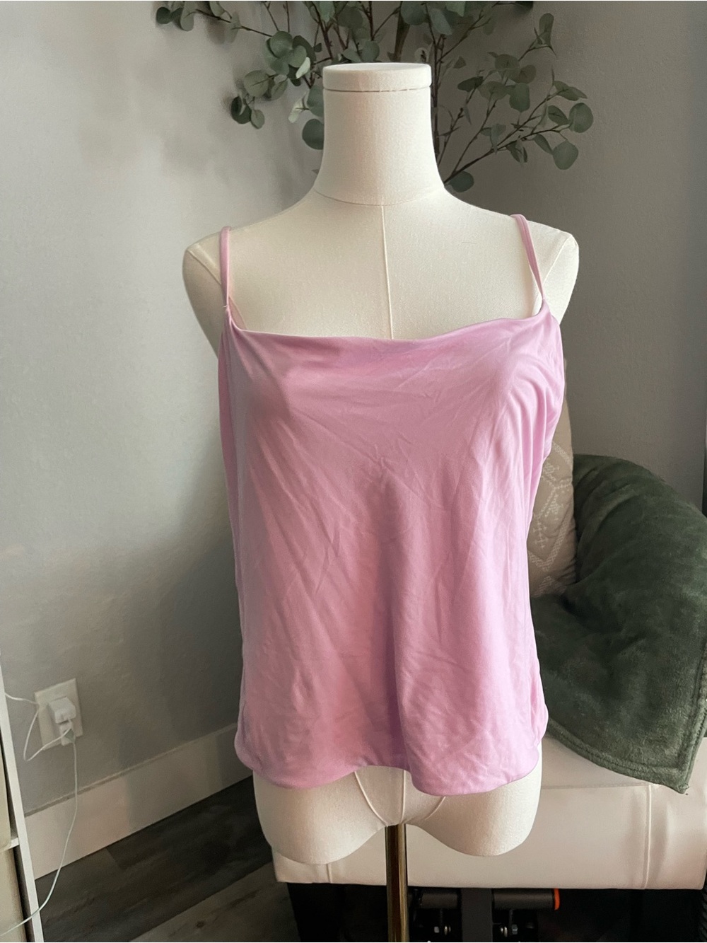Lululemon wundermost spagetti strap cami tank top in the color vita pink